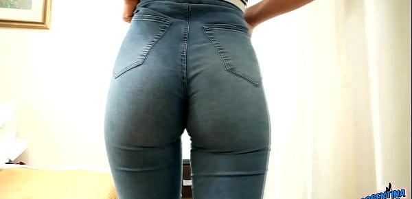  AMAZING Teen ASS in Super Tight Jeans And Perfect Cameltoe!